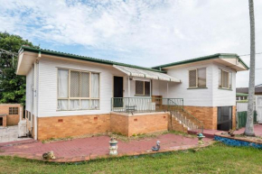 Tranquil 3 Bedroom Modern Style House in Sunnybank